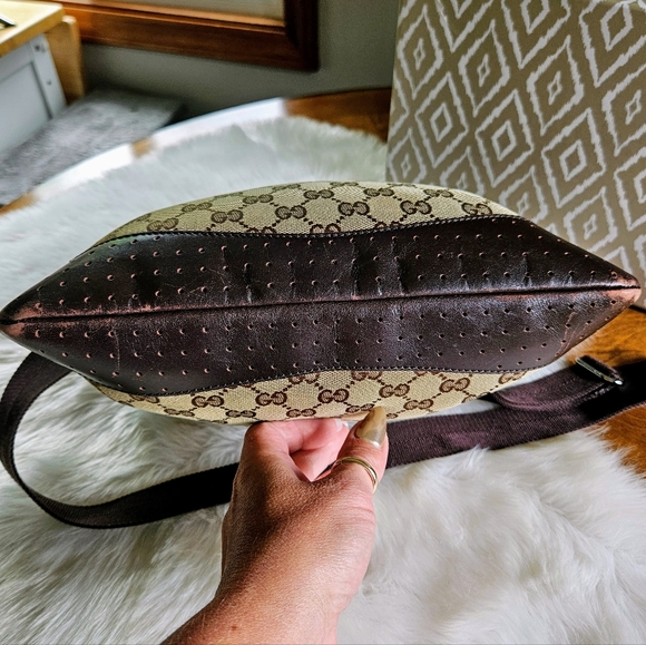 Gucci vintage perforated crossbody bag - Picture 6 of 15
